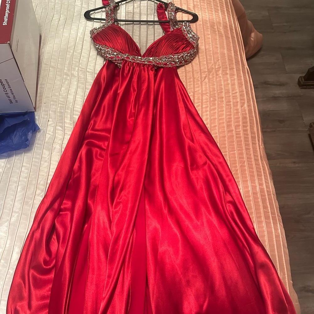 Stunning red prom/formal dress